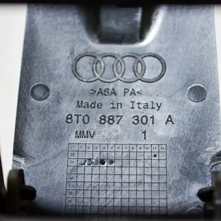 Audi A4 S4 B8 8K (2011 - 2015) 8T0887301A Прочие детали салона — фото 3