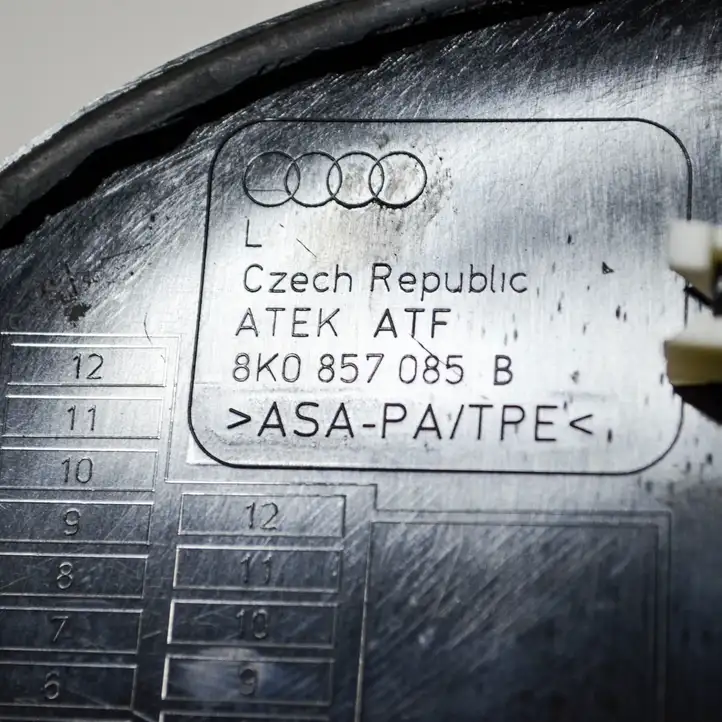 Audi A4 S4 B8 8K (2011 - 2015) 8K0857085B Прочие детали салона — фото 3