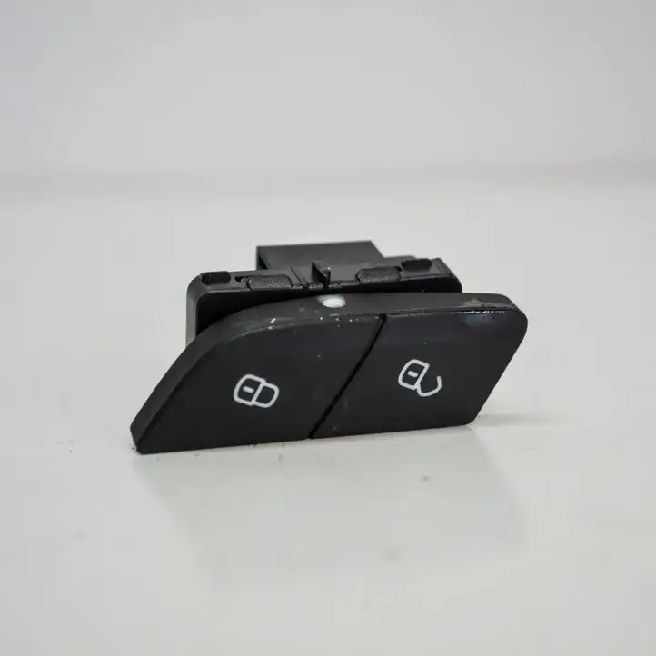 Seat Leon (5F) (2012 - 2019) 5F2962125 Кнопка фаркопа в багажнике — фото 2