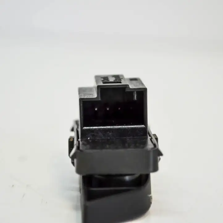 Seat Leon (5F) (2012 - 2019) 5F2962125 Кнопка фаркопа в багажнике — фото 4