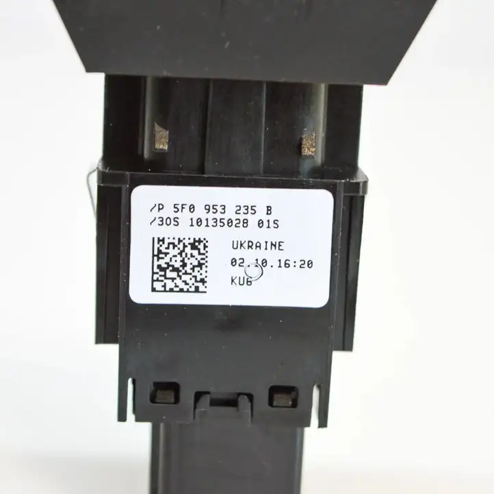 Seat Leon (5F) (2012 - 2019) 5F0953235B Кнопка фаркопа в багажнике — фото 3