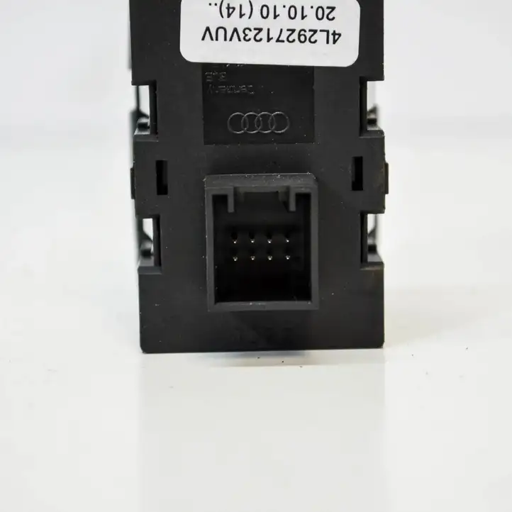 Audi A6 S6 C6 4F (2008 - 2011) 4L2927123 Кнопка фаркопа в багажнике — фото 3