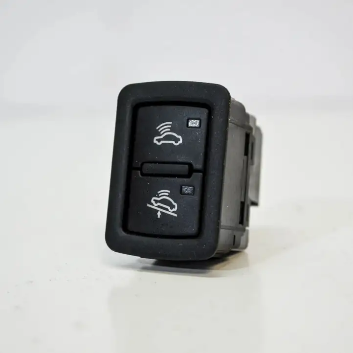 Audi A6 S6 C6 4F (2008 - 2011) 4F0962109 Кнопка фаркопа в багажнике — фото 1