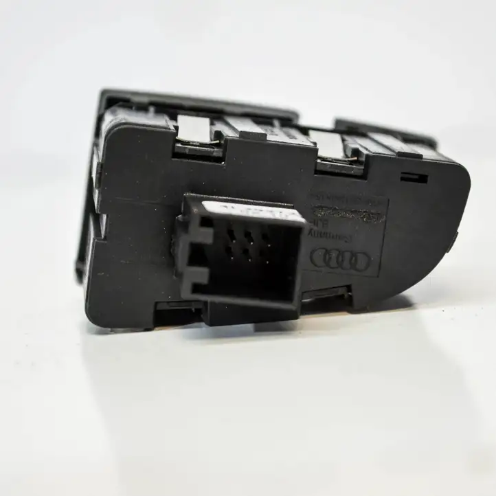 Audi A6 S6 C6 4F (2008 - 2011) 4L2927227 Кнопка фаркопа в багажнике — фото 2
