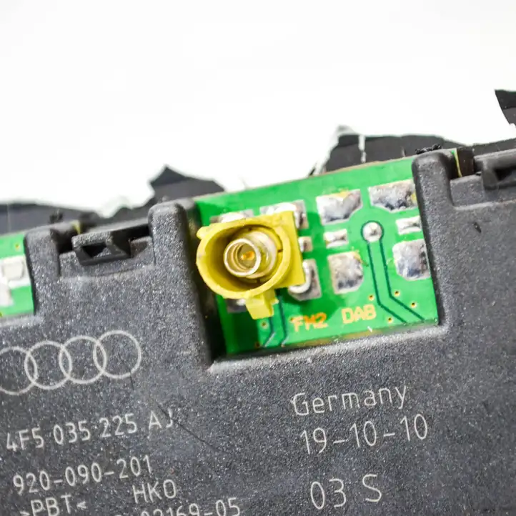Audi A6 S6 C6 4F (2008 - 2011) 4F5035225AJ Усилитель антенны — фото 3