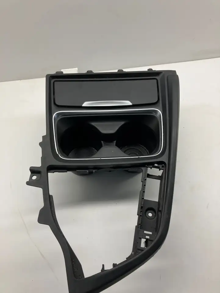 BMW 3 F30 F35 F31 (2012 - 2018) 58450713 Передняя пепельница — фото 1
