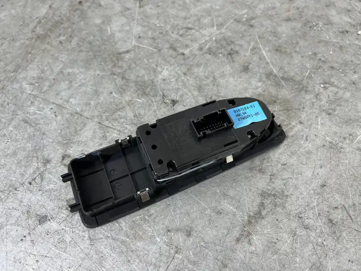 BMW 1 E82 E88 (2007 - 2014) 9167154 Кнопка стеклоподъемников — фото 3