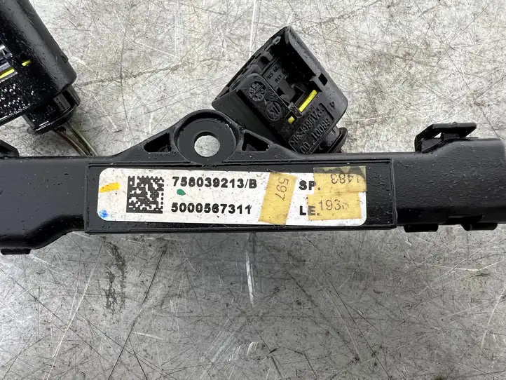 BMW 1 E82 E88 (2007 - 2014) 758039213B Проводка топливных форсунок — фото 2