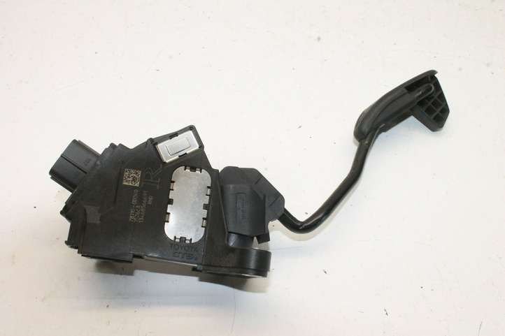 Toyota Yaris (2014 - 2019)  781100D040 Педаль акселератора