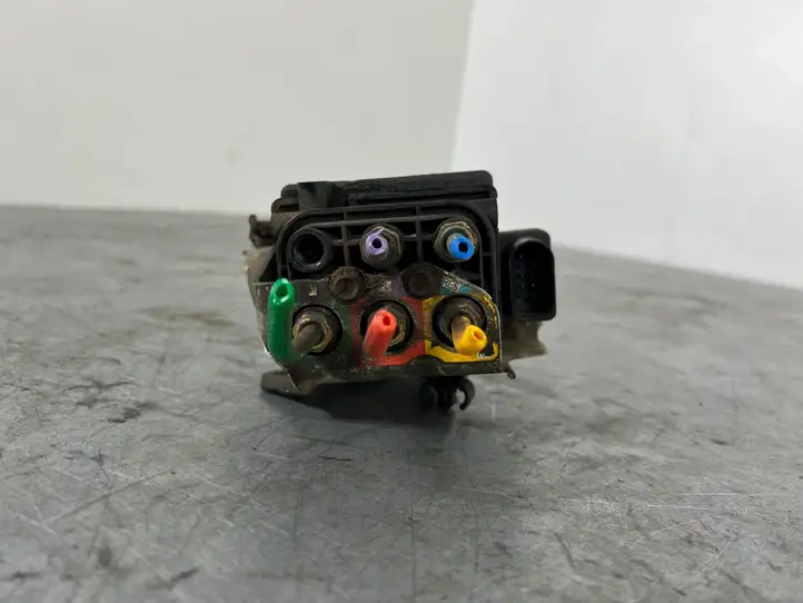 Audi Q7 4L (2005 - 2009) 439349 Блок клапанов пневмоподвески — фото 1