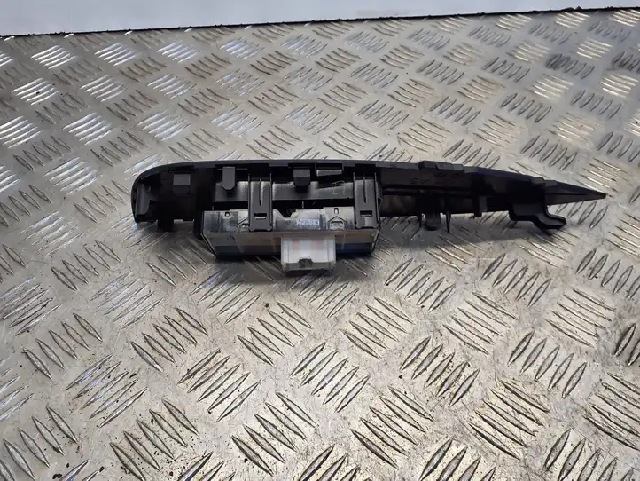 Nissan Qashqai (2013 - 2017) 19608 Блок кнопок стеклоподъемников — фото 3