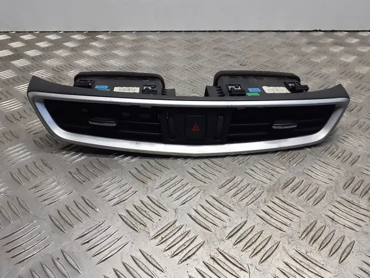 Nissan Qashqai (2013 - 2017) 687504EA0A Центральный воздушный дефлектор — фото 1