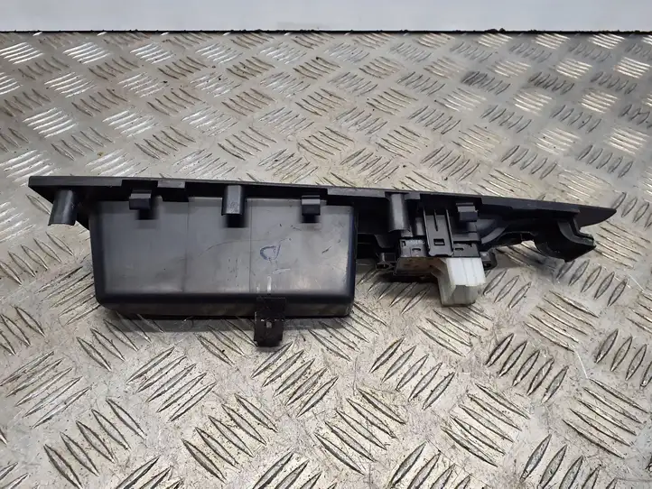 Nissan Qashqai (2013 - 2017) Кнопка стеклоподъемников — фото 3