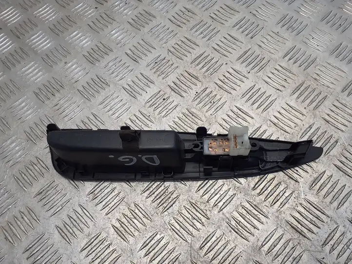 Nissan Qashqai (2013 - 2017) Кнопка стеклоподъемников — фото 4