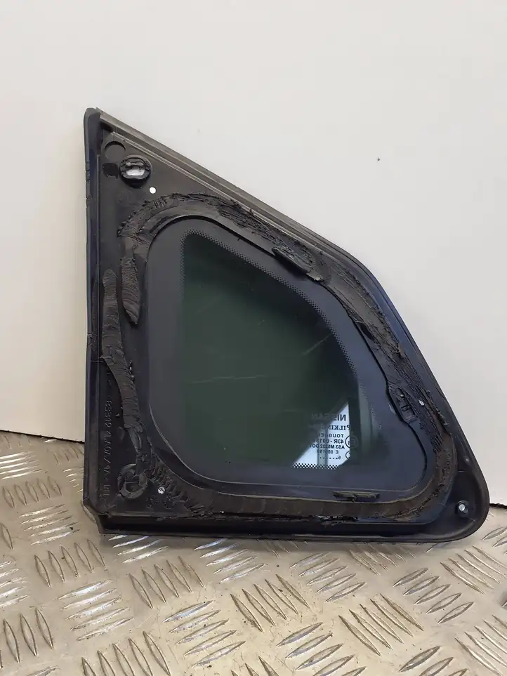 Nissan Qashqai (2013 - 2017) 43R001595 Заднее боковое стекло — фото 4