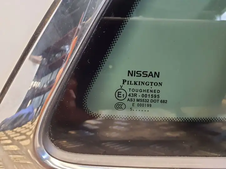 Nissan Qashqai (2013 - 2017) 43R001595 Заднее боковое стекло — фото 6