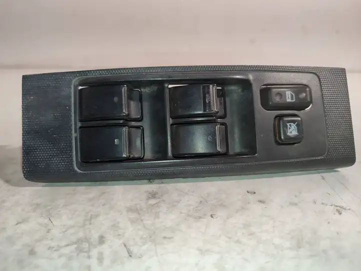 Toyota Corolla Verso AR10 (2004 - 2009) 848200F030 Блок кнопок стеклоподъемников — фото 1