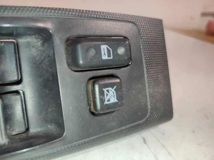 Toyota Corolla Verso AR10 (2004 - 2009) 848200F030 Блок кнопок стеклоподъемников — фото 6