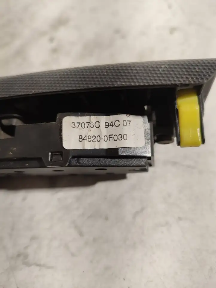 Toyota Corolla Verso AR10 (2004 - 2009) 848200F030 Блок кнопок стеклоподъемников — фото 7