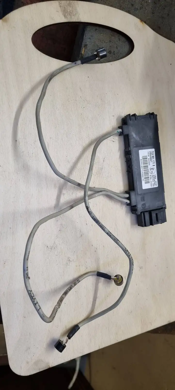 Volkswagen PASSAT B7 (2011 - 2014) 7L6951171B Ультразвуковой датчик — фото 1