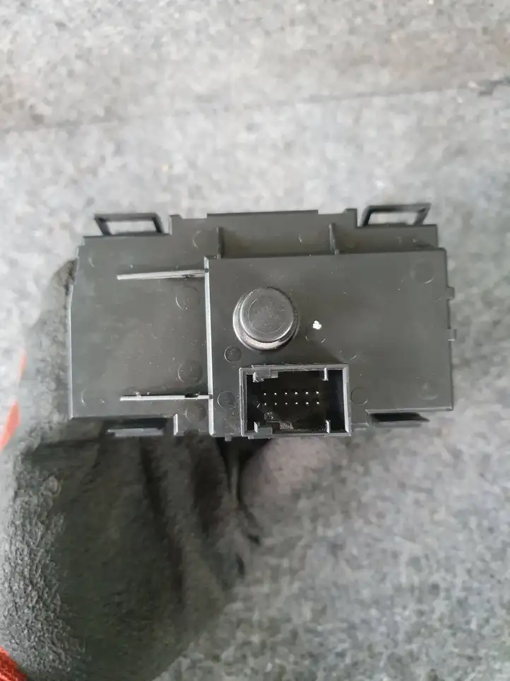 BMW 3 E90 E91 (2005 - 2012) 9169405 Включатель фонарей — фото 3