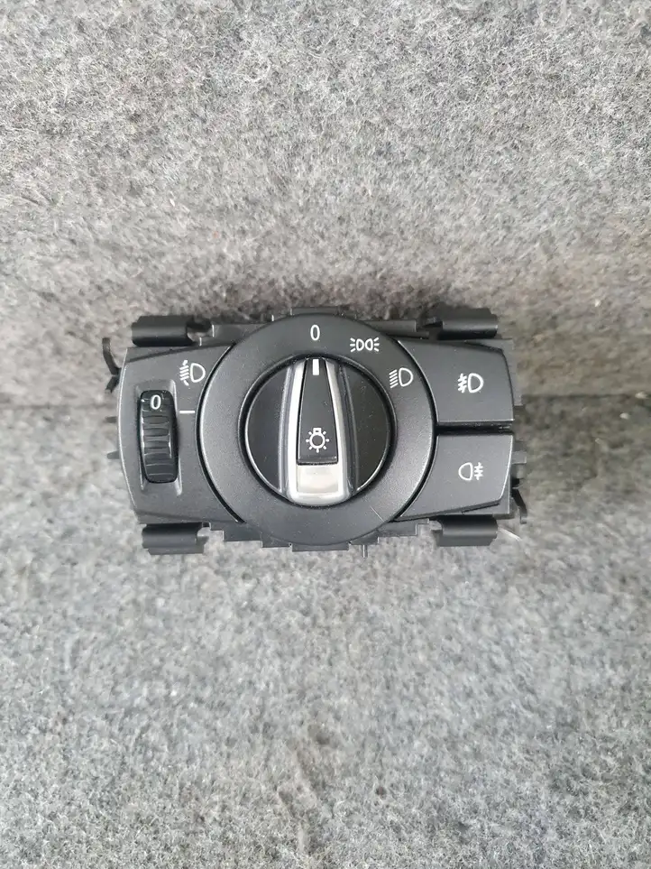 BMW 3 E90 E91 (2005 - 2012) 9169405 Включатель фонарей — фото 1