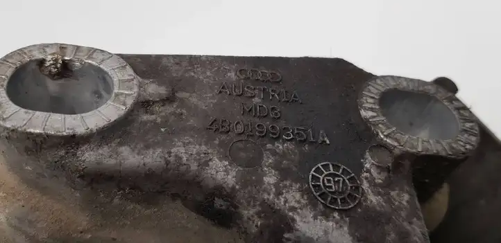 Audi A6 S6 C5 4B (2001 - 2004) 4B0199351A Кронштейн двигателя — фото 3