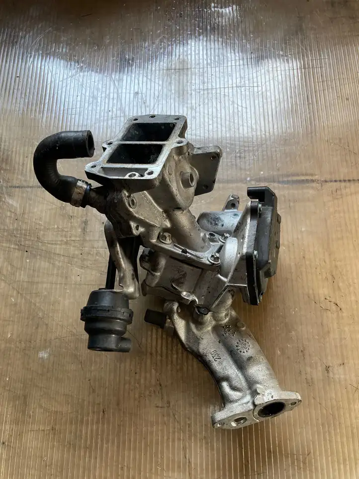 Mercedes-Benz E W212 (2009 - 2016)  A2C53362275 Клапан EGR