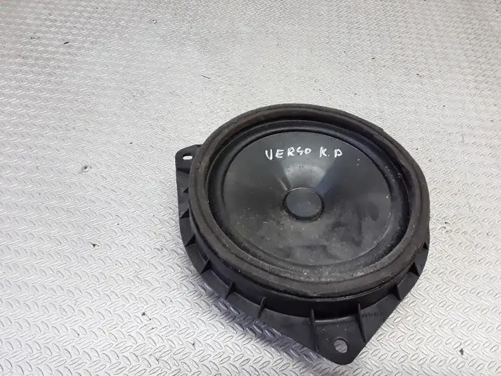 Toyota Avensis Verso (2001 - 2004) 8616044120 Динамики передних дверей — фото 1