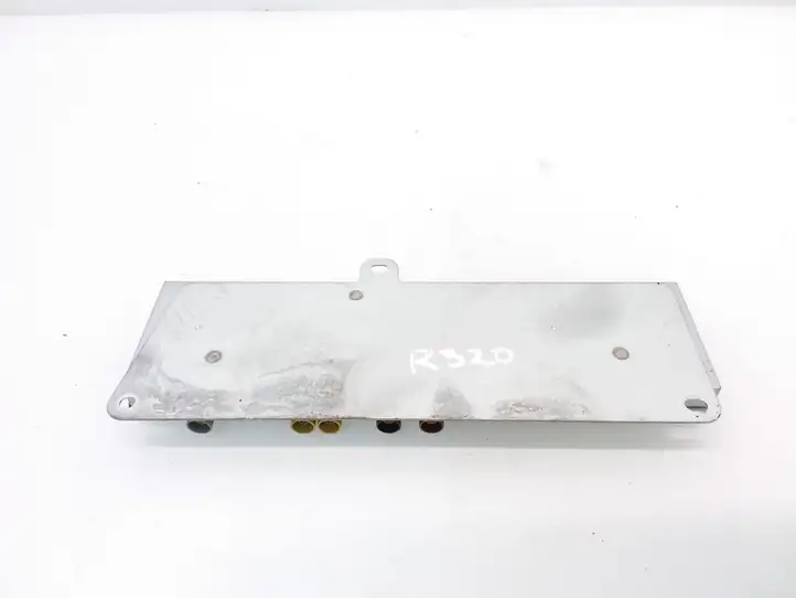 Audi A4 S4 B7 8E 8H (2004 - 2009) 8E9035225P Усилитель антенны — фото 2