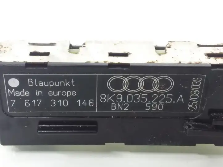 Audi A4 (2007 - 2011)  8K9035225A Усилитель антенны