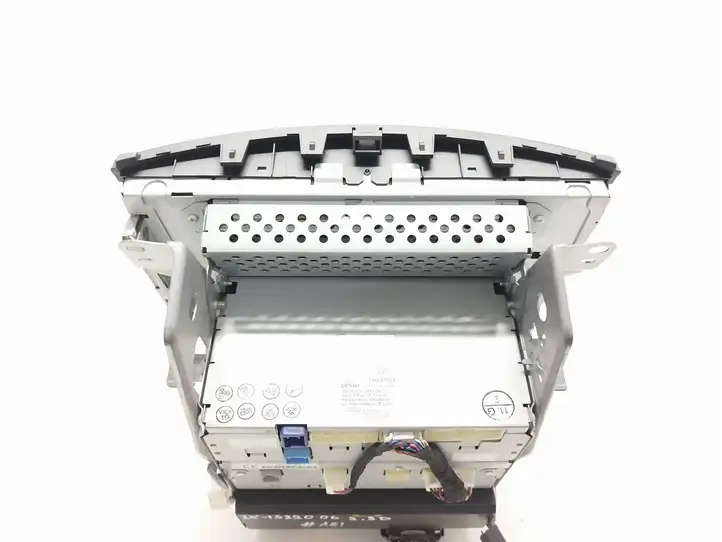 Lexus IS 220 (2005 - 2010)  8611153070 Радио/ проигрыватель CD/DVD / навигация