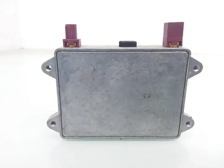Audi A4 S4 B6 8E 8H (2000 - 2006) 8E0035456 Усилитель антенны — фото 3