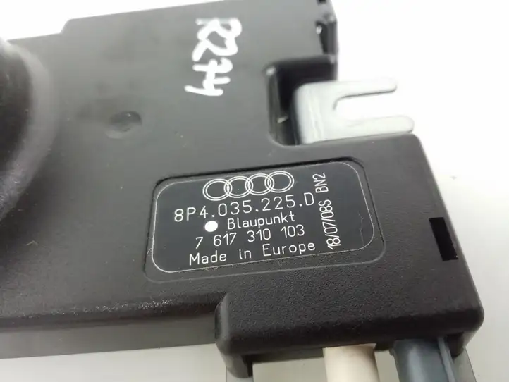 Audi A3/S3 8P (2004 - 2008) 8P4035225D Усилитель антенны — фото 3