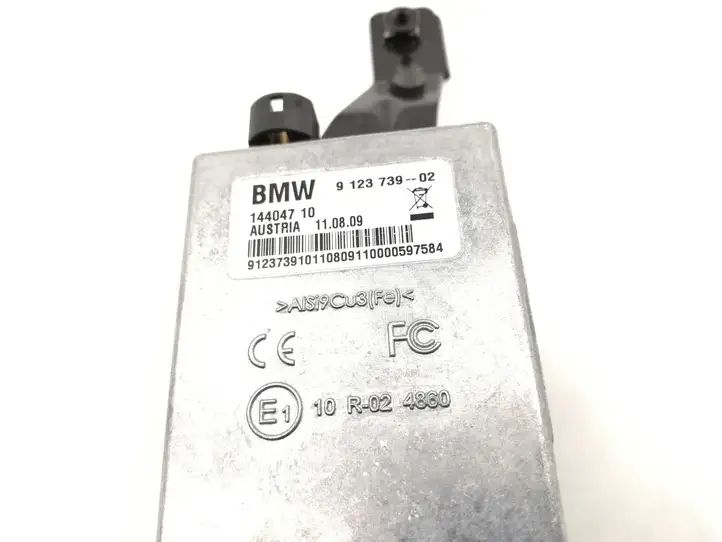 BMW 5 E60 E61 (2004 - 2010) 14404710 Усилитель антенны — фото 2
