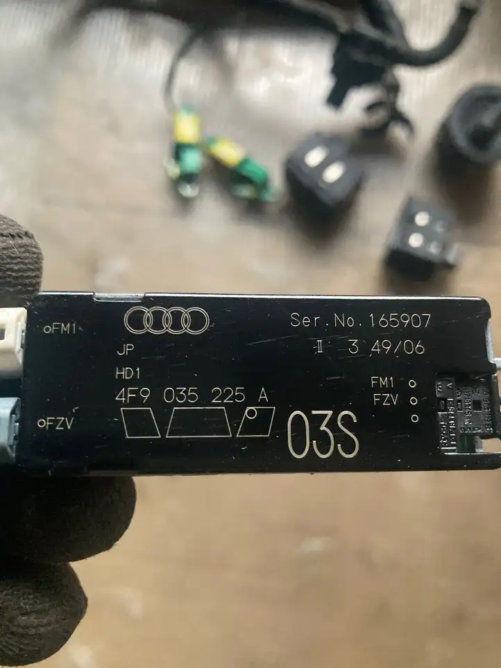 Audi A6 Allroad C6 (2006 - 2008) 4F9035225A Усилитель антенны — фото 2