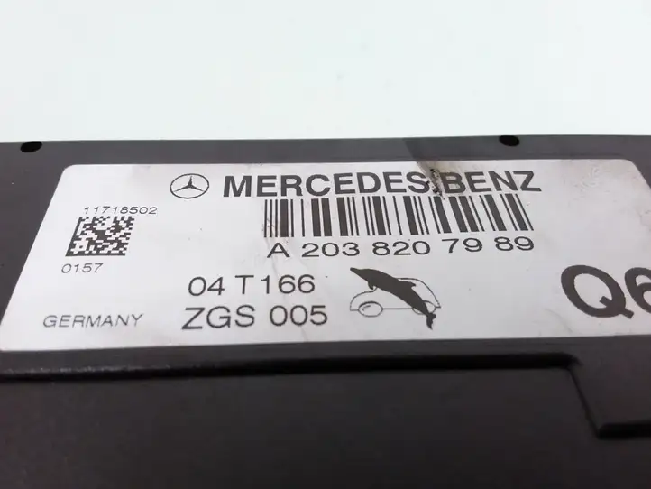 Mercedes-Benz C W203 (2000 - 2007) A2038207989 Усилитель антенны — фото 2