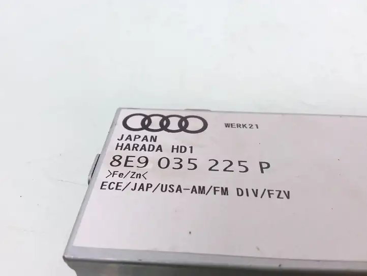 Audi A4 S4 B7 8E 8H (2004 - 2009) 8E9035225P Усилитель антенны — фото 4