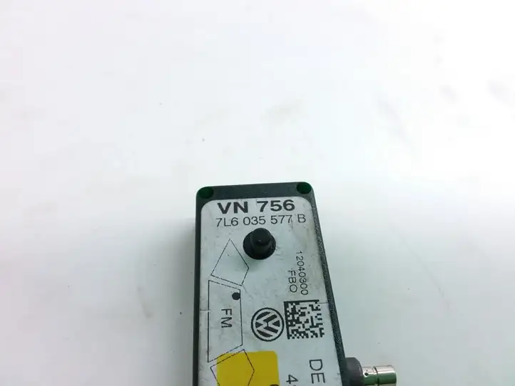 Volkswagen Touareg I (2002 - 2010) 7L6035577B Усилитель антенны — фото 2