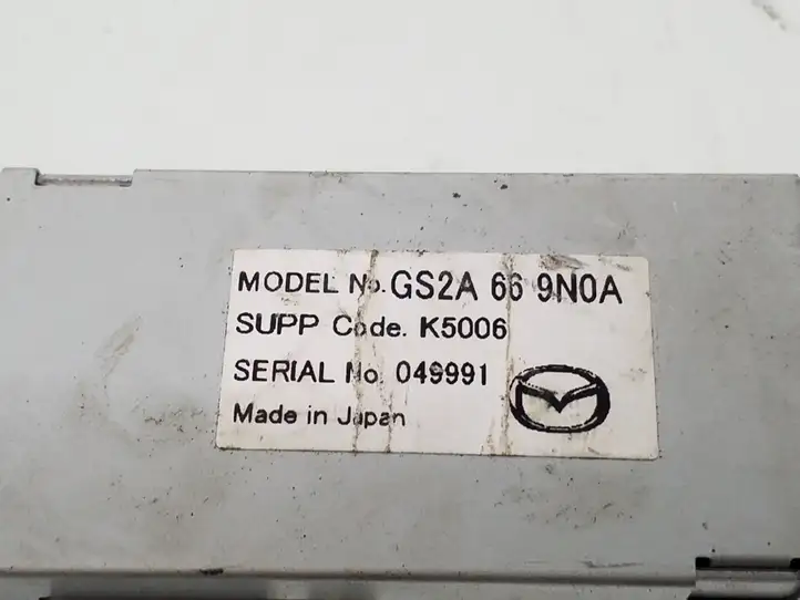 Mazda 6. (2009 - 2012)  GS2A669N0A Усилитель антенны