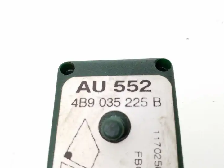 Audi A6 S6 C5 4B (2001 - 2004) 4B9035225B Усилитель антенны — фото 4