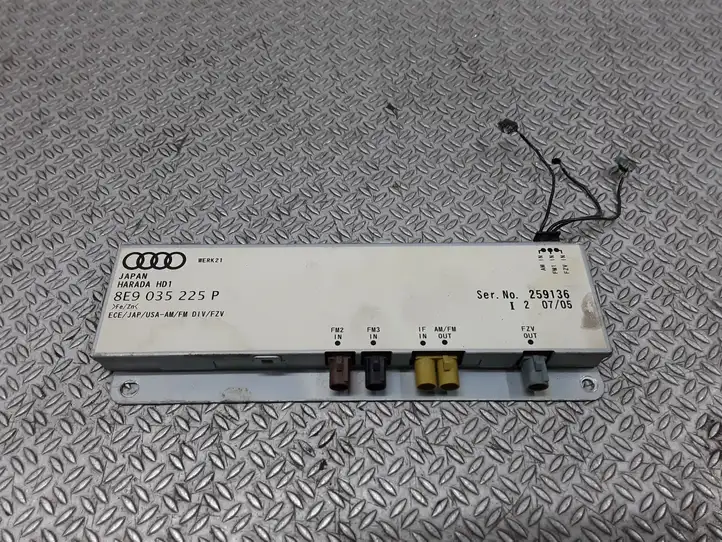 Audi A4 S4 B7 8E 8H (2004 - 2009) 8E9035225P Усилитель антенны — фото 1