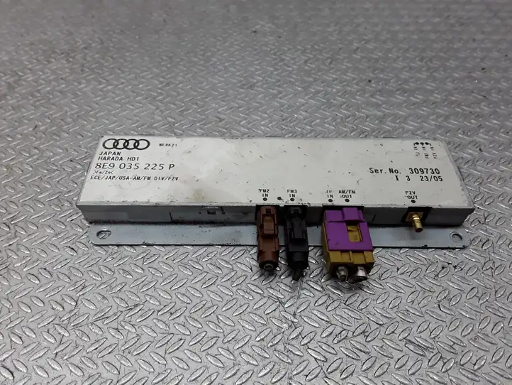 Audi A4 S4 B7 8E 8H (2004 - 2009) 8E9035225P Усилитель антенны — фото 1
