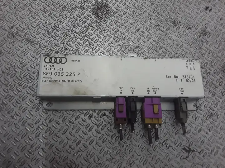 Audi A4 S4 B7 8E 8H (2004 - 2009) 8E9035225P Усилитель антенны — фото 1