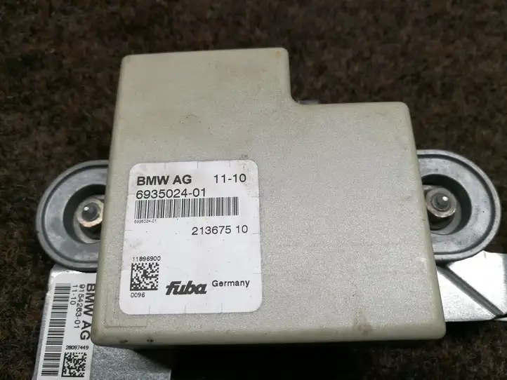 BMW 5 E60 E61 (2004 - 2010) 6935024 Усилитель антенны — фото 1