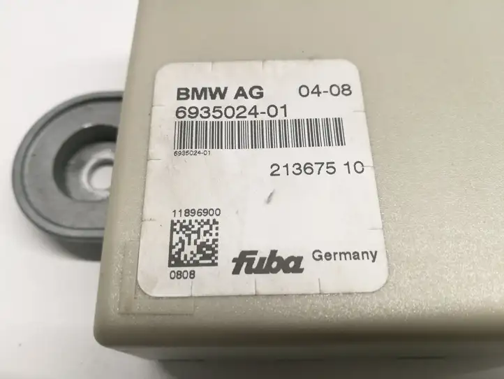 BMW 5 E60 E61 (2004 - 2010) 6935024 Усилитель антенны — фото 1