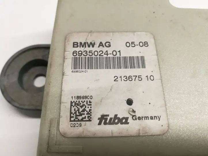 BMW 5 E60 E61 (2004 - 2010) 6935024 Усилитель антенны — фото 1