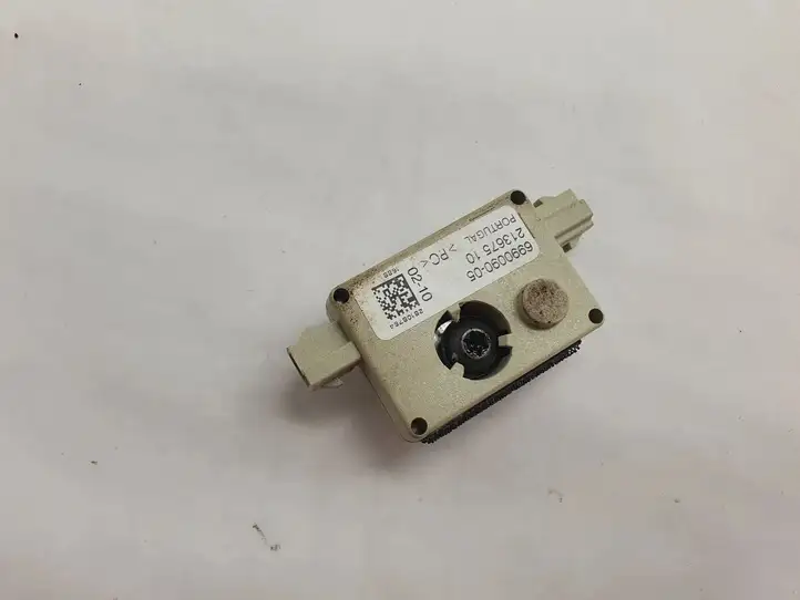 BMW 5 E60 E61 (2004 - 2010)  6990090 Усилитель антенны