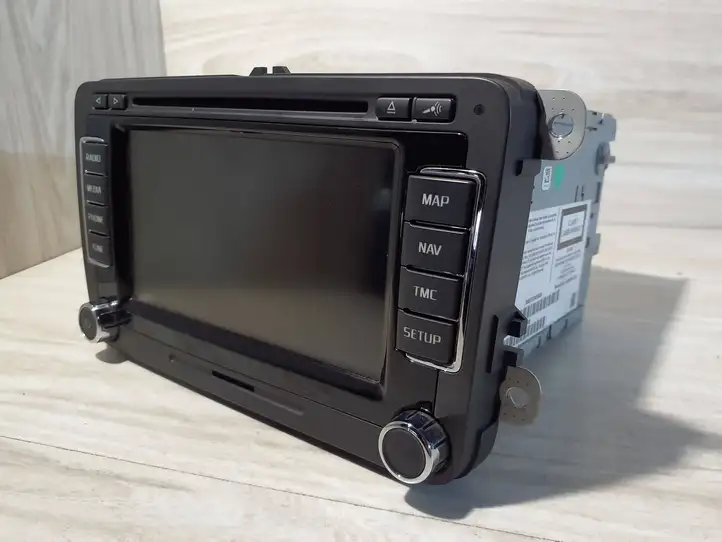 Skoda Superb B6 (3T) (2008 - 2015)  3T0035686C Радио/ проигрыватель CD/DVD / навигация