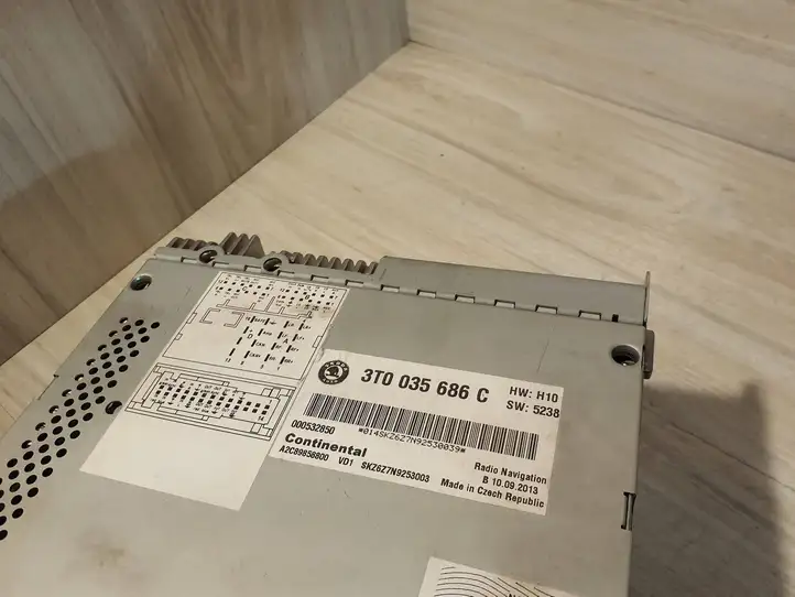 Skoda Superb B6 (3T) (2008 - 2015)  3T0035686C Радио/ проигрыватель CD/DVD / навигация